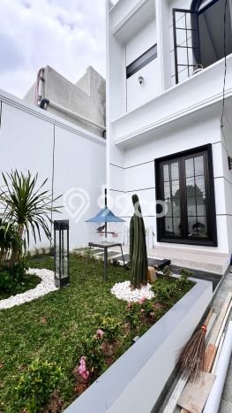 Siap Huni Hunian Elit 5 Kamar di BSD Dekat ke Mana Saja Siap Huni Hunian Elit 5 Kamar di BSD Dekat ke Mana Saja