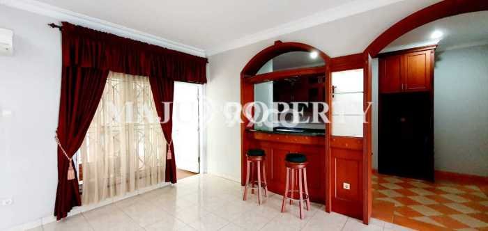 Ready to Use! Luxury House LT 326m2 Desain Modern di Cibubur Ready to Use! Luxury House LT 326m2 Desain Modern di Cibubur