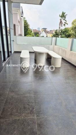 For Sale! Premium House LT 238m2 Desain Modern di Kemanggisan For Sale! Premium House LT 238m2 Desain Modern di Kemanggisan