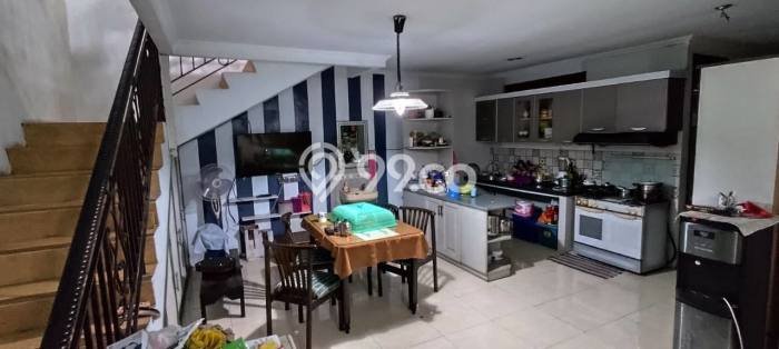 For Sale Rumah 5 Kamar Lokasi Strategis Nyaman dan Strategis di Sidoarjo For Sale Rumah 5 Kamar Lokasi Strategis Nyaman dan Strategis di Sidoarjo