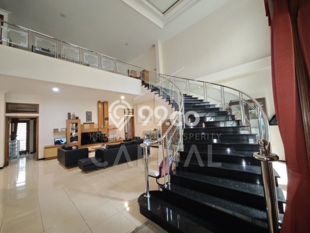 Rumah Mewah LB 510m2 Siap Pakai Desain Elegan di Mekar Wangi, Bandung Rumah Mewah LB 510m2 Siap Pakai Desain Elegan di Mekar Wangi, Bandung