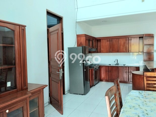 Disewakan! Rumah 4 Kamar Tidur &
3 Kamar Mandi di Hegarmanah, Bandung Disewakan! Rumah 4 Kamar Tidur &
3 Kamar Mandi di Hegarmanah, Bandung