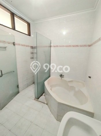 Disewakan! Rumah 4 Kamar Tidur &
3 Kamar Mandi di Hegarmanah, Bandung Disewakan! Rumah 4 Kamar Tidur &
3 Kamar Mandi di Hegarmanah, Bandung