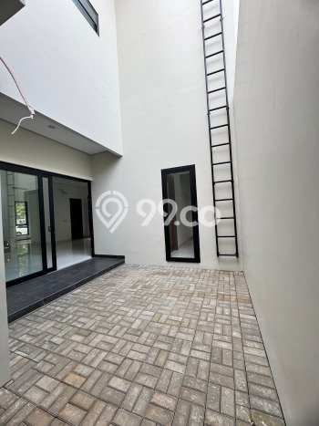Rumah Mewah LB 133m2 Siap Huni Desain Elegan di BSD, Tangerang Rumah Mewah LB 133m2 Siap Huni Desain Elegan di BSD, Tangerang