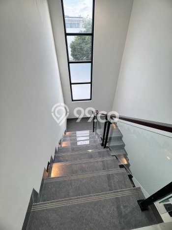 Rumah Mewah LB 133m2 Siap Huni Desain Elegan di BSD, Tangerang Rumah Mewah LB 133m2 Siap Huni Desain Elegan di BSD, Tangerang