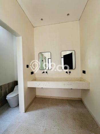 Available Vila untuk Rent di , Area 300m2m², Dekat ke Fasilitas Umum Available Vila untuk Rent di , Area 300m2m², Dekat ke Fasilitas Umum