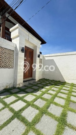 HARGA TERBAIK! Vila Kawasan , Dimensi 200m2m², Lokasi Eksklusif dengan keamanan terjaga HARGA TERBAIK! Vila Kawasan , Dimensi 200m2m², Lokasi Eksklusif dengan keamanan terjaga