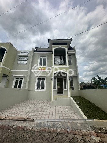 Rumah Modern 3 Kamar LT 72m2 di Batu Rumah Modern 3 Kamar LT 72m2 di Batu