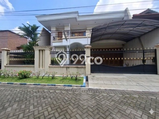 Ready to Use! Luxury House LT 450m2 Desain Modern di Manyar Ready to Use! Luxury House LT 450m2 Desain Modern di Manyar