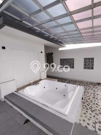 Hunian Mewah LB 450m2 Siap Pakai Desain Elegan di Bintaro, Tangerang Selatan Hunian Mewah LB 450m2 Siap Pakai Desain Elegan di Bintaro, Tangerang Selatan
