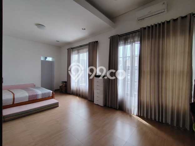 Hunian Mewah LB 450m2 Siap Pakai Desain Elegan di Bintaro, Tangerang Selatan Hunian Mewah LB 450m2 Siap Pakai Desain Elegan di Bintaro, Tangerang Selatan