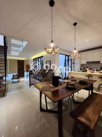Dijual Rumah Mewah Elegan Dengan View Cantik di Bintaro, Jakarta Selatan Dijual Rumah Mewah Elegan Dengan View Cantik di Bintaro, Jakarta Selatan