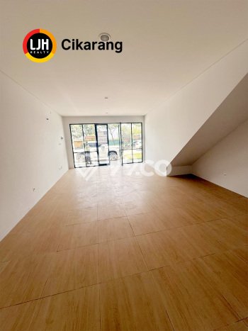 Ruko Disewa di Lippo Cikarang, Cikarang, LT 65m2 / LB 165m2 Ruko Disewa di Lippo Cikarang, Cikarang, LT 65m2 / LB 165m2
