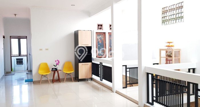 Ready to Use! Luxury House LT 240m2 Desain Modern di Buah Batu Ready to Use! Luxury House LT 240m2 Desain Modern di Buah Batu