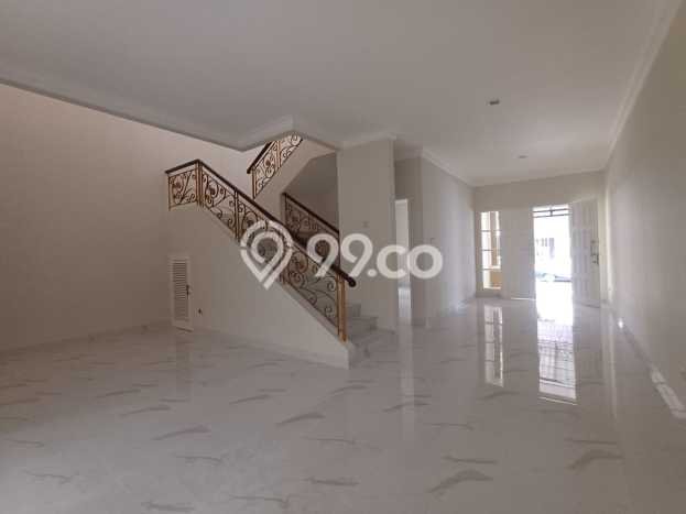 Ready to Use! Premium House LT 200m2 Desain Elegan di Kota Wisata Ready to Use! Premium House LT 200m2 Desain Elegan di Kota Wisata