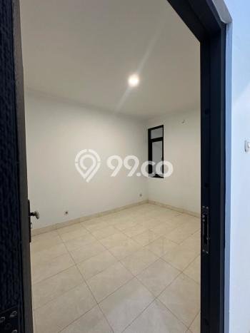 Jual Rumah Eksklusif 2 KT di Raffles Hills, Jakarta Timur Jual Rumah Eksklusif 2 KT di Raffles Hills, Jakarta Timur