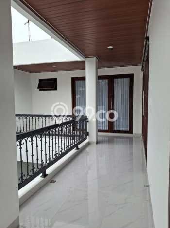 Rumah Elit Modern Tanpa Renovasi di Citra Grand Jakarta Timur Rumah Elit Modern Tanpa Renovasi di Citra Grand Jakarta Timur