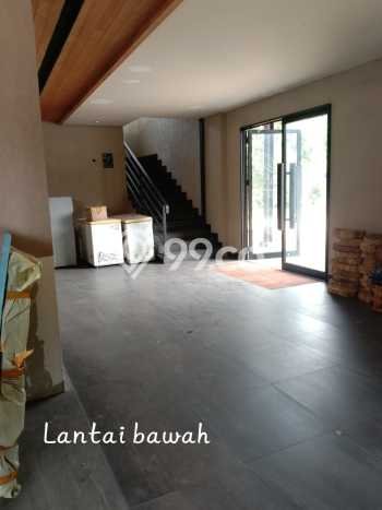 Ruko Disewa di Bekasi dengan LB 250m2 Area Komersial Ramai Ruko Disewa di Bekasi dengan LB 250m2 Area Komersial Ramai