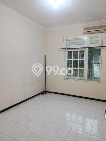 Rumah Mewah LB 300m2 Siap Huni Desain Elegan di Sukomanunggal, Surabaya Rumah Mewah LB 300m2 Siap Huni Desain Elegan di Sukomanunggal, Surabaya