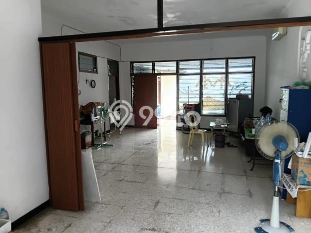 Rumah Elit LB 200m2 Siap Pakai Desain Elegan di Semolowaru, Surabaya Rumah Elit LB 200m2 Siap Pakai Desain Elegan di Semolowaru, Surabaya