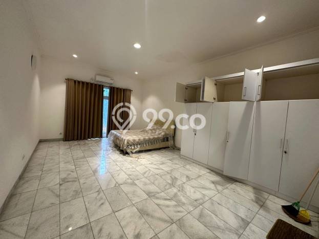 Hunian 5 Kamar Siap Huni Disewakan di Menteng Harga Kompetitif Hunian 5 Kamar Siap Huni Disewakan di Menteng Harga Kompetitif
