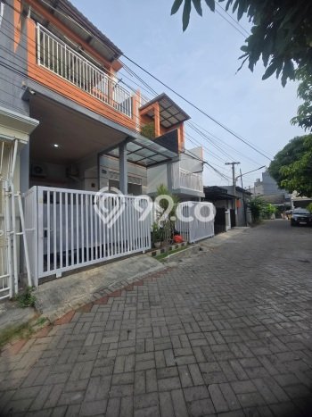 Rumah Elit Modern Tanpa Renovasi di Sutorejo Surabaya Rumah Elit Modern Tanpa Renovasi di Sutorejo Surabaya