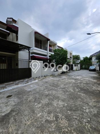 Disewakan! Rumah 4 Kamar Tidur &
2 Kamar Mandi di Cipinang, Jakarta Timur Disewakan! Rumah 4 Kamar Tidur &
2 Kamar Mandi di Cipinang, Jakarta Timur