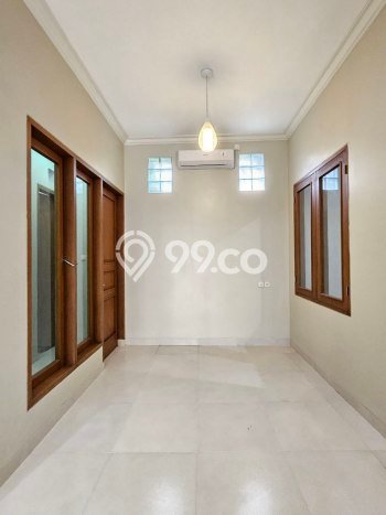 Disewakan! Rumah 4 Kamar Tidur &
2 Kamar Mandi di Cipinang, Jakarta Timur Disewakan! Rumah 4 Kamar Tidur &
2 Kamar Mandi di Cipinang, Jakarta Timur