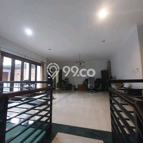 Rumah Luxury Modern Tanpa Renovasi di Jeruk Purut Jakarta Selatan Rumah Luxury Modern Tanpa Renovasi di Jeruk Purut Jakarta Selatan