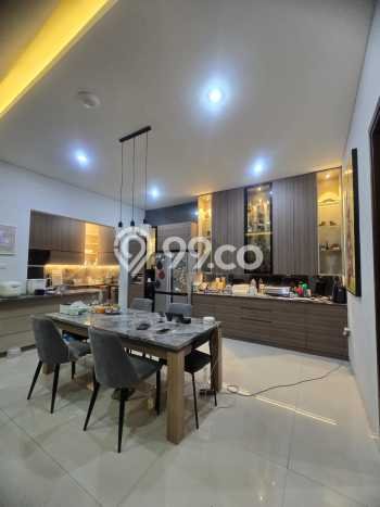 Rumah Elit LB 218m2 Siap Pakai Desain Elegan di Setra Duta, Bandung Rumah Elit LB 218m2 Siap Pakai Desain Elegan di Setra Duta, Bandung