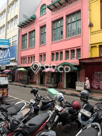 Unit Ruko Dijual di Bandung LT 74m2 & LB 180m2 Unit Ruko Dijual di Bandung LT 74m2 & LB 180m2