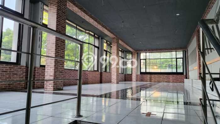 Disewakan Ruko komersial di Regol luas bangunan 400m2 Disewakan Ruko komersial di Regol luas bangunan 400m2