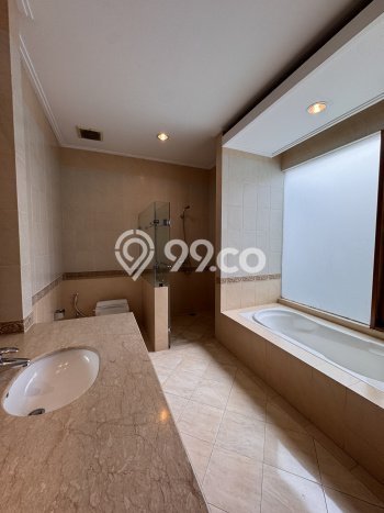 Disewakan! Rumah 5 Kamar Tidur &
5 Kamar Mandi di Kemang, Jakarta Selatan Disewakan! Rumah 5 Kamar Tidur &
5 Kamar Mandi di Kemang, Jakarta Selatan