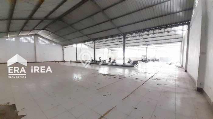 Unit Gudang Paling Strategis di Banjarsari Solo dengan LB 1000m2 Unit Gudang Paling Strategis di Banjarsari Solo dengan LB 1000m2