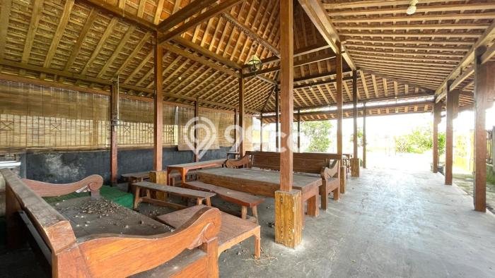 Komersial Bagus LT 1042m2 LB 350m2 Dijual di Banyudono Boyolali Komersial Bagus LT 1042m2 LB 350m2 Dijual di Banyudono Boyolali