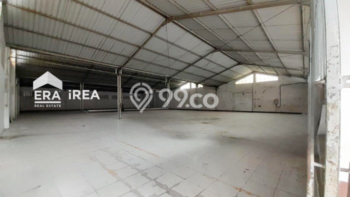 Unit Gudang Paling Strategis di Banjarsari Solo dengan LB 1000m2 Unit Gudang Paling Strategis di Banjarsari Solo dengan LB 1000m2