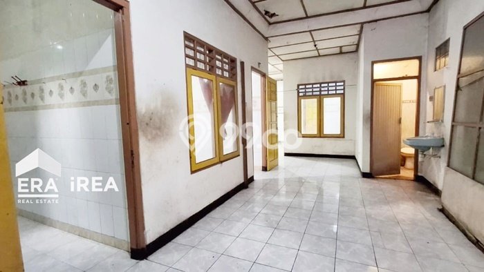 Unit Komersial Disewa Lokasi Gondomanan, Yogyakarta Spesifikasi Luas Bangunan 180m2 Unit Komersial Disewa Lokasi Gondomanan, Yogyakarta Spesifikasi Luas Bangunan 180m2