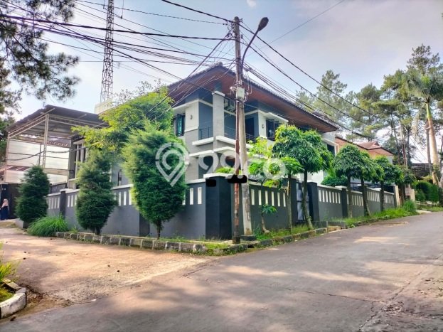 For Sale Rumah Mewah Exclusive di Sukasari, Bandung For Sale Rumah Mewah Exclusive di Sukasari, Bandung