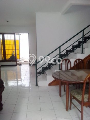 Disewakan! Rumah 5 Kamar Tidur &
3 Kamar Mandi di Setra Duta, Bandung Disewakan! Rumah 5 Kamar Tidur &
3 Kamar Mandi di Setra Duta, Bandung