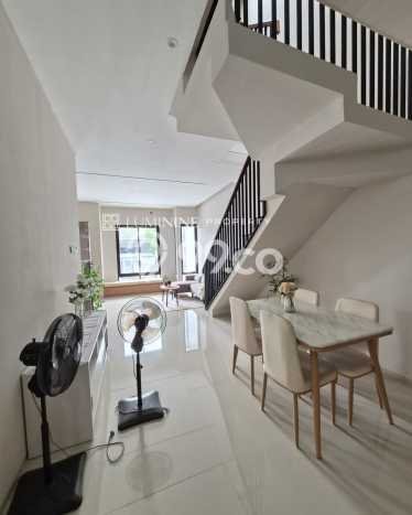 For Sale Hunian Rumah Terawat 4 Kamar di BSD Nusaloka, Tangerang For Sale Hunian Rumah Terawat 4 Kamar di BSD Nusaloka, Tangerang
