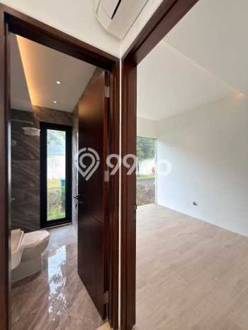 Ready to Use! Luxury House LT 174m2 Desain Modern di BSD Ready to Use! Luxury House LT 174m2 Desain Modern di BSD