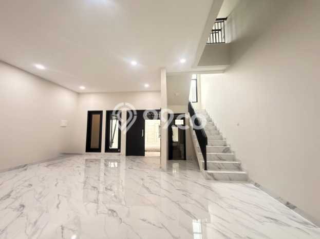 Ready to Use! Luxury House LT 211m2 Desain Elegan di BSD Griya Loka Ready to Use! Luxury House LT 211m2 Desain Elegan di BSD Griya Loka
