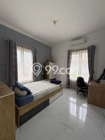 For Sale Rumah 4 Kamar Lokasi Strategis Nyaman dan Strategis di BSD For Sale Rumah 4 Kamar Lokasi Strategis Nyaman dan Strategis di BSD