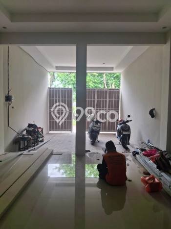 Unit Komersial Dijual di Surabaya LT 72m2 & LB 75m2 Unit Komersial Dijual di Surabaya LT 72m2 & LB 75m2