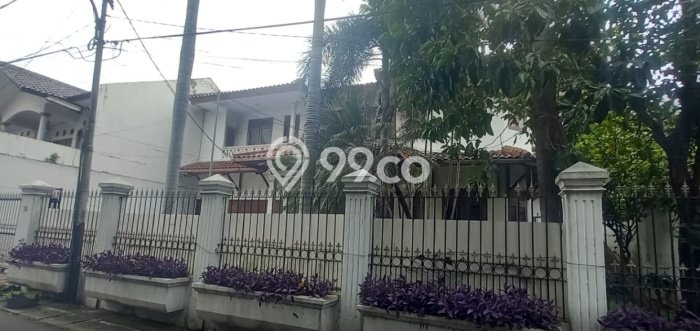 Siap Huni Rumah Mewah 4 Kamar di Kebayoran Baru Dekat ke Mana Saja Siap Huni Rumah Mewah 4 Kamar di Kebayoran Baru Dekat ke Mana Saja