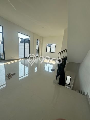 Ruko Disewa di Tangerang Selatan dengan LB 177m2 Area Komersial Ramai Ruko Disewa di Tangerang Selatan dengan LB 177m2 Area Komersial Ramai