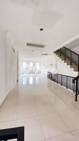 Disewakan Ruko di Kawasan Ramai Green Lake City Luas 270m2 Disewakan Ruko di Kawasan Ramai Green Lake City Luas 270m2