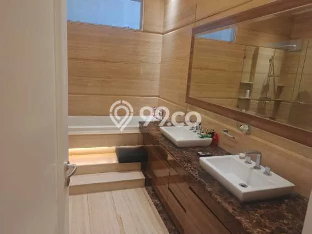 Lokasi terbaik! Rumah siap huni dikontrakkan di Kelapa Gading LB 300m2 Lokasi terbaik! Rumah siap huni dikontrakkan di Kelapa Gading LB 300m2