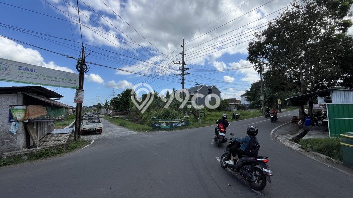 Lahan Dijual Lokasi Strategis di Yogyakarta dengan Luas 110m2 Lahan Dijual Lokasi Strategis di Yogyakarta dengan Luas 110m2