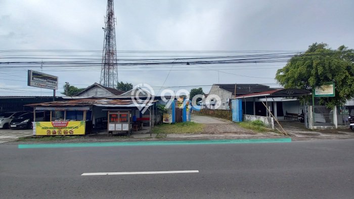 Unit Gudang Paling Strategis di Banguntapan Bantul dengan LB 1650m2 Unit Gudang Paling Strategis di Banguntapan Bantul dengan LB 1650m2